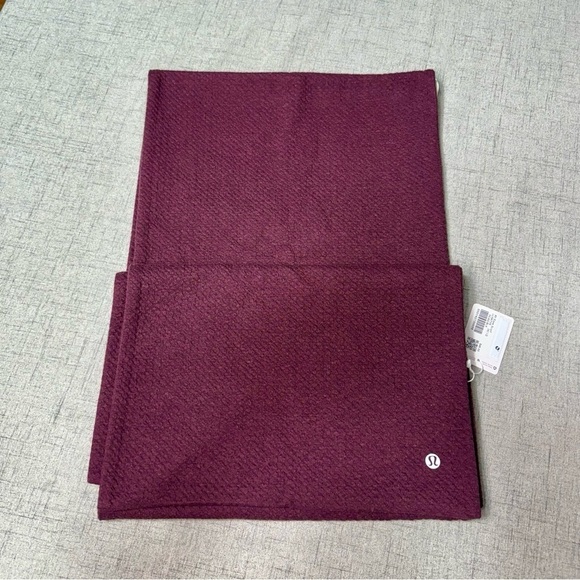 Lululemon All Ease Winter Scarf Heathered Cassis & Black NWT - Picture 4 of 7